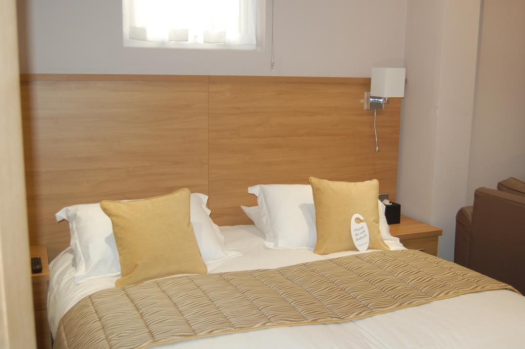 Five Mile Oxford Hotel Room photo