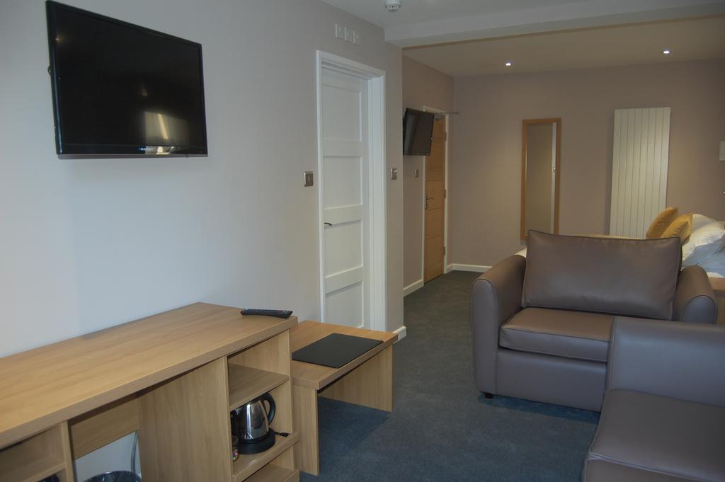 Five Mile Oxford Hotel Room photo